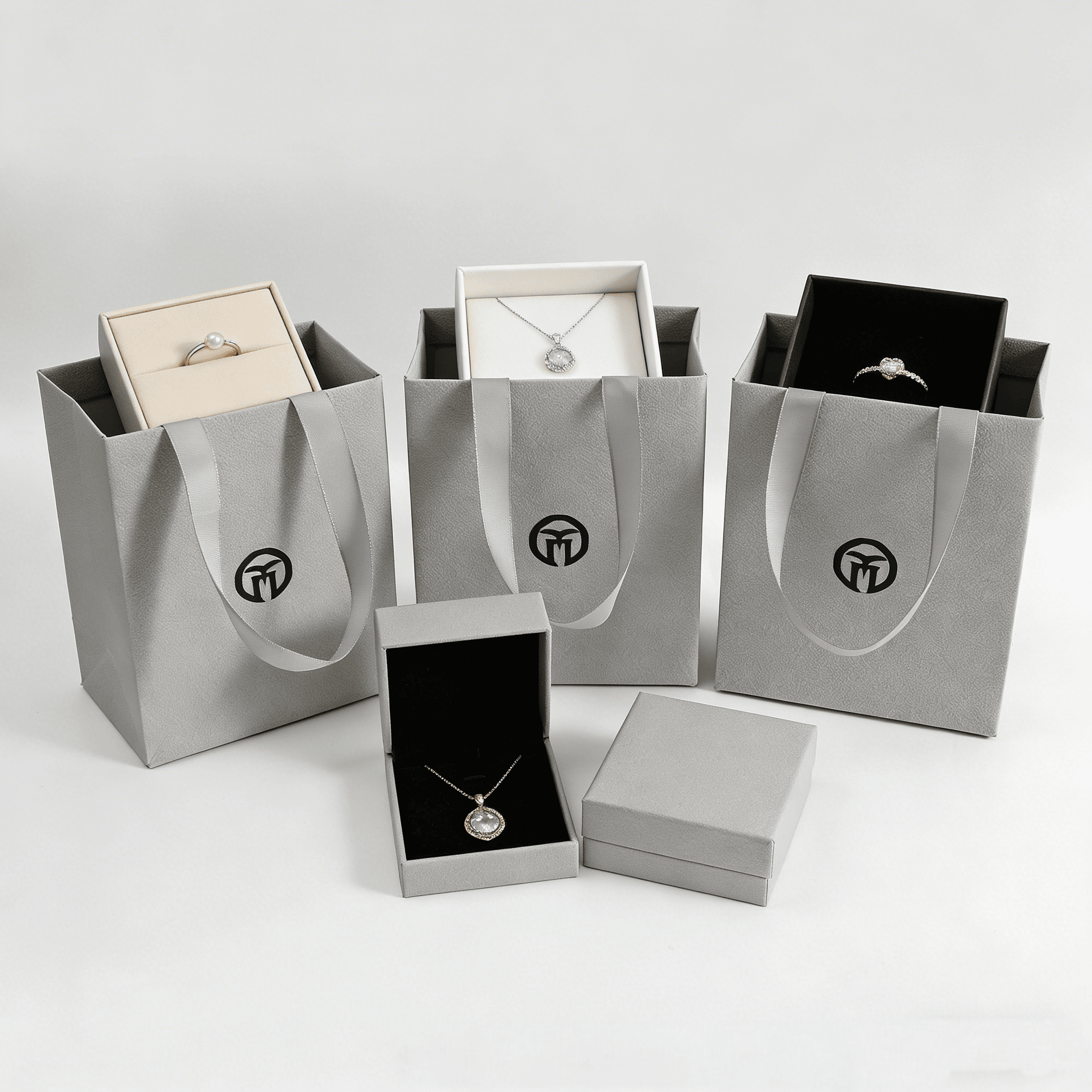Wholesale Custom Logo Paper Carrier Bags for Boutique Gift and Fashion Packaging