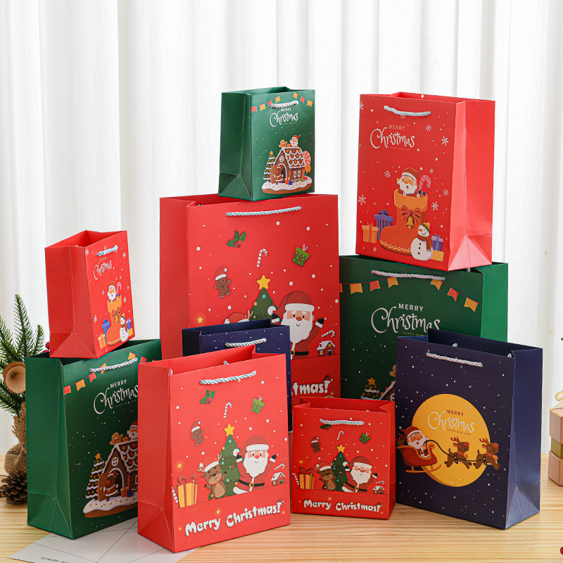 Wholesale Luxury Christmas Paper Gift Bags with Custom Logo for Fashion and Cosmetic Packaging